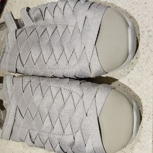 Merrell closed toe sandal like shoes sz8